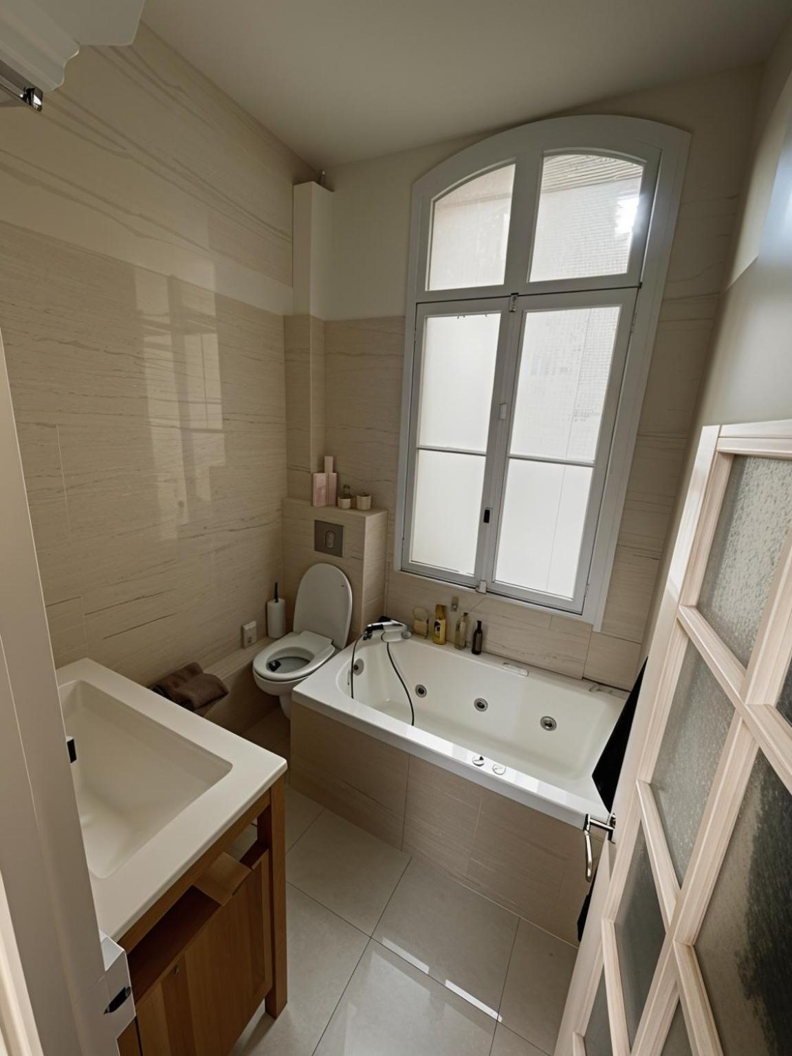 Cosy And Modern Near Champs-elysees - Arc De Triomphe Apartment *